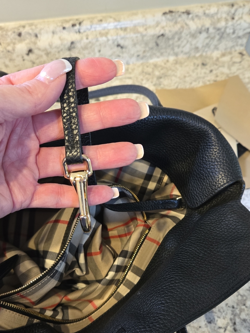 Burberry Medium Baynard Tote in Black Pebbled Grained Leather - Picture 12 of 16